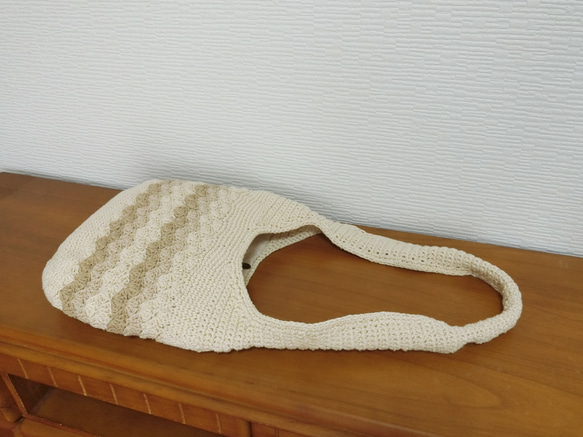 生成りコットン手編みショルダーバッグ　濃色　松編み 3枚目の画像
