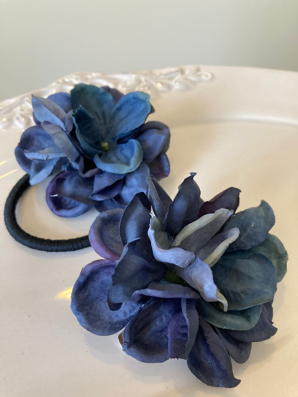 紺色クラシカル紫陽花のヘアゴム＆コサージュ <2点セット> 1枚目の画像
