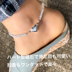 アクアマリン 4mm 天然石アンクレット ハート付き 3月の誕生石 幸せな結婚の象徴 夏のアクセサリー 2枚目の画像