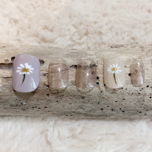 大人マーガレット 一輪挿し 菊の花柄 ベリーショートネイルチップ 30代  