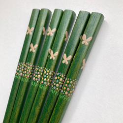 《再販》緑色漆の摺り漆箸〈漆絵・蝶の庭〉 3枚目の画像