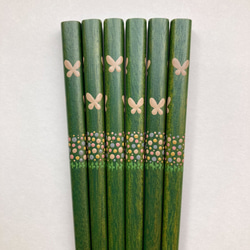 《再販》緑色漆の摺り漆箸〈漆絵・蝶の庭〉 7枚目の画像