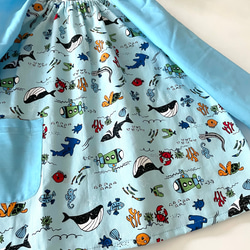 袖色選べる　長袖90-120cm キッズスモック 手描きさかな柄　魚　男の子 かっこいい　掛け紐付き　半袖も対応　サメ 3枚目の画像