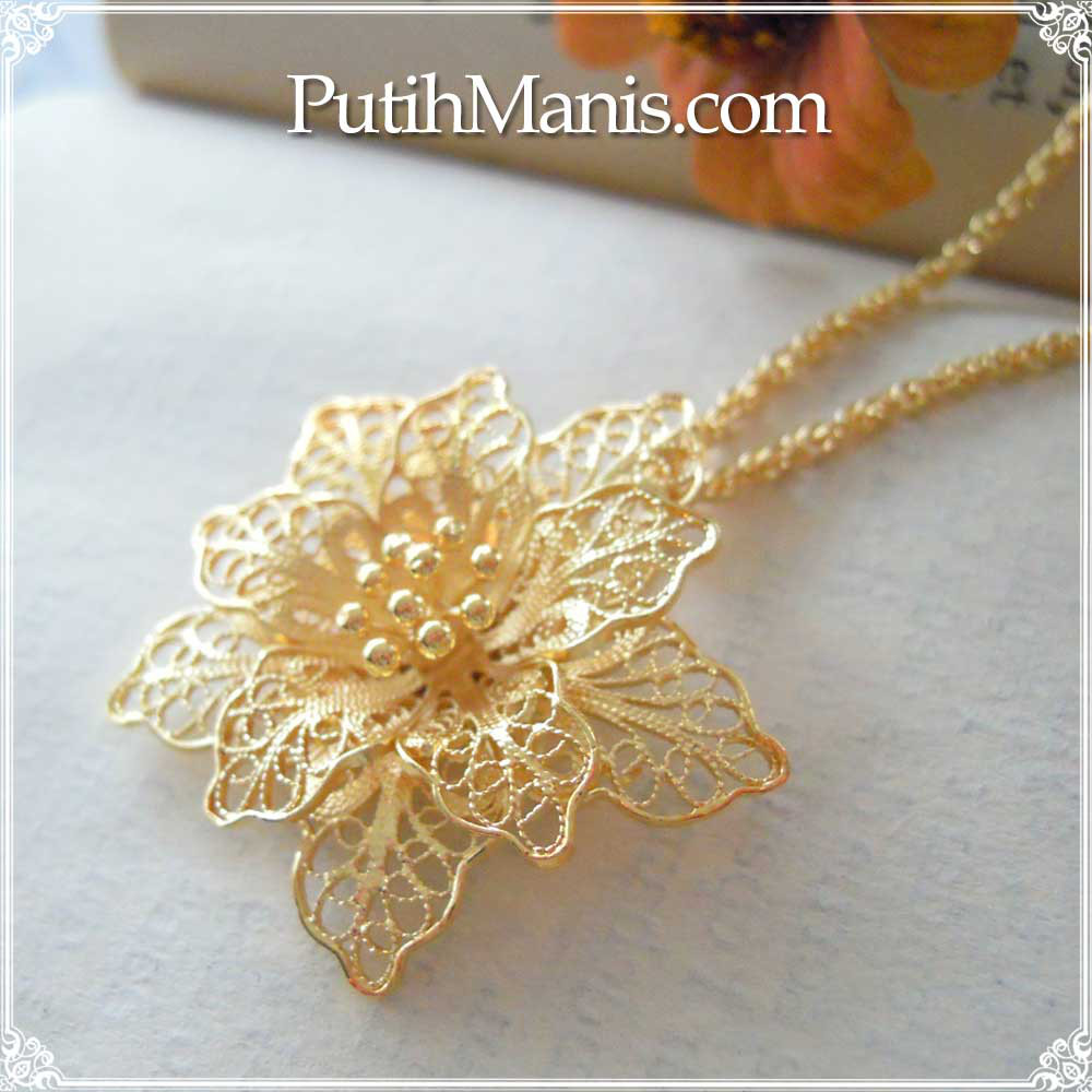 クレマチスの花・銀線細工の透かしの花びらが美しいロングネックレス用トップ｜チャーム [da01-g-n]