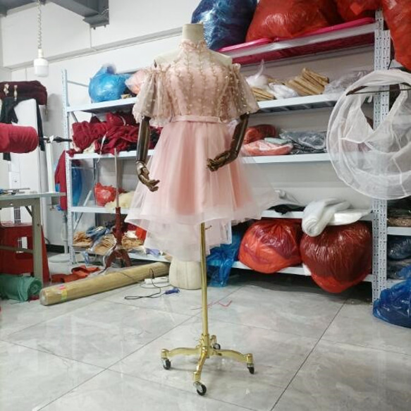 可愛い薄ピンク カラードレス 枝花刺繍 セクシー ミニドレス 演奏会  