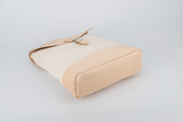 「帆布×革の組み合わせ」手作りのリュック  レディース バッグ かわいい クラシックリュックサックおしゃれ 4枚目の画像