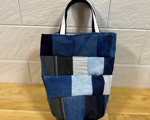 Denim デニム☆リメイク☆パッチワーク☆丸型トートバック☆着物のお手提げ トートバッグ kiku 通販|Creema(クリーマ) 13992746 Denim デニム☆リメイク☆パッチワーク☆丸型トートバック☆着物のお手提げ トートバッグ kiku 通販|Creema(クリーマ) 13992746