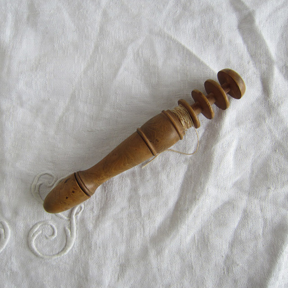 木製ボビン針ケース裁縫道具ニードル フランス アンティーク 1枚目の画像