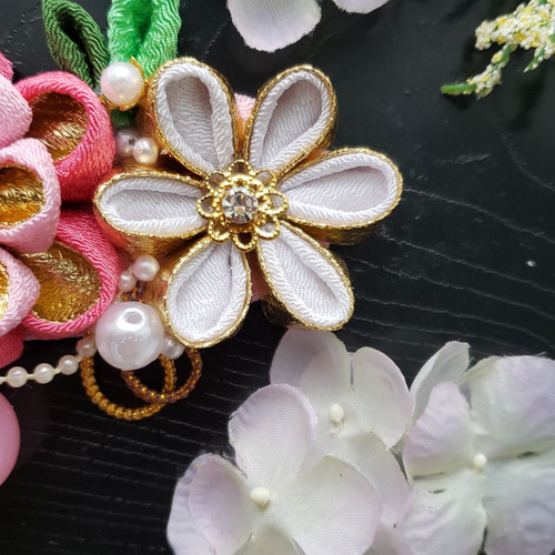 つまみ細工帯留め ピンク 七五三 成人式 金 メタリックヤーン ビーズ