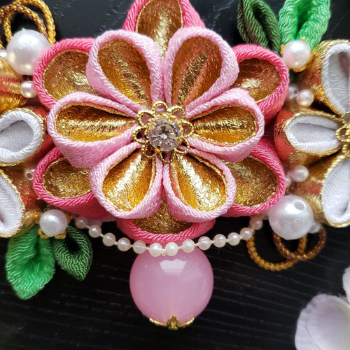 つまみ細工帯留め ピンク 七五三 成人式 金 メタリックヤーン ビーズ