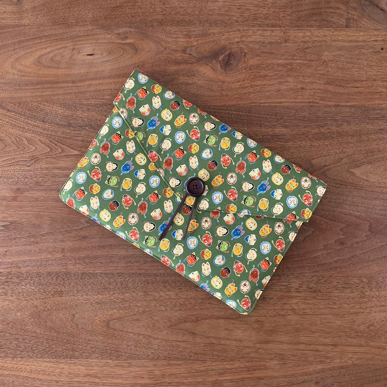 ノートパソコン保護ケース（お面・緑）