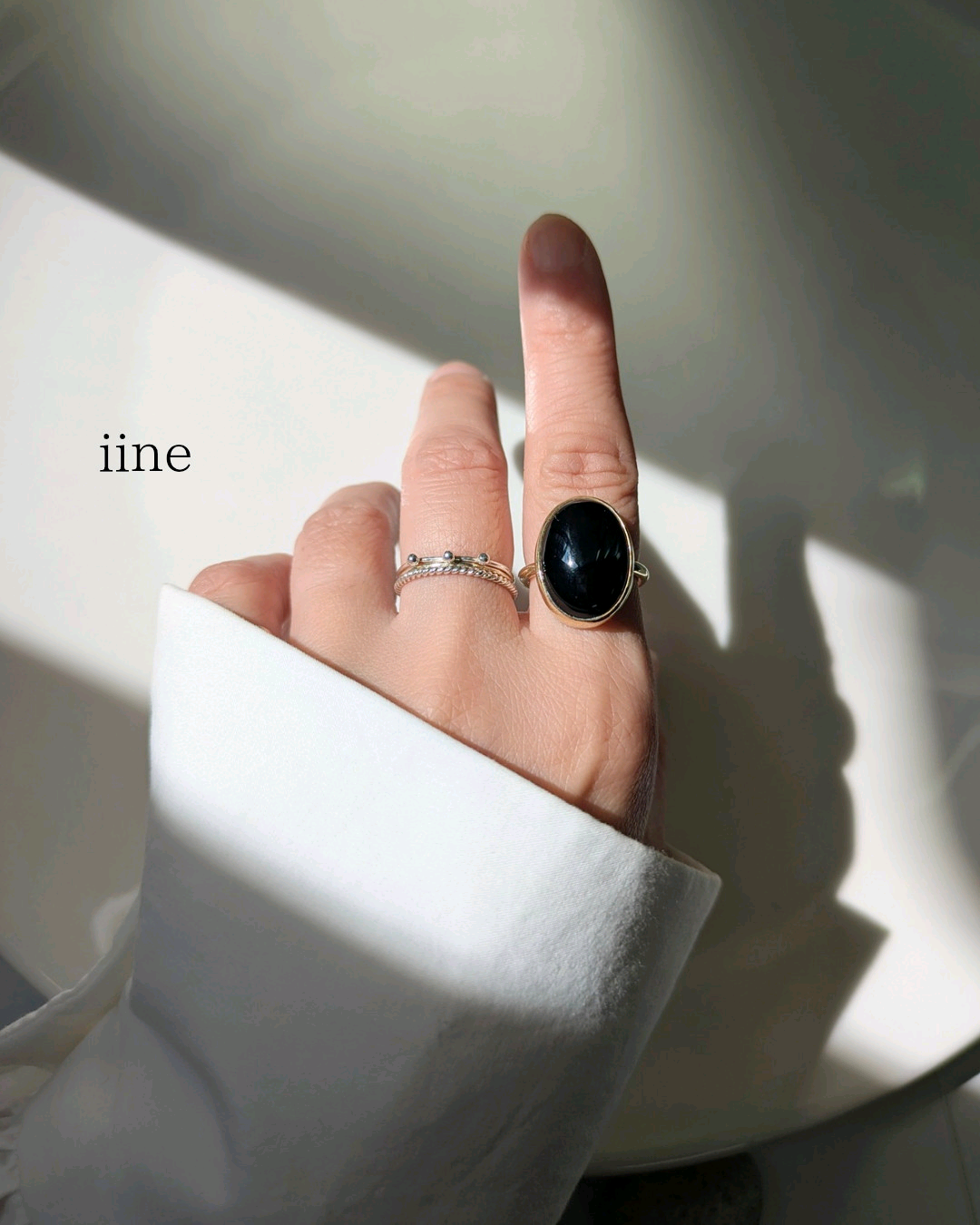 【シルバー可】吸い込まれそうな美しい黒*天然石のオーバルリング ブラックオニキスAAA