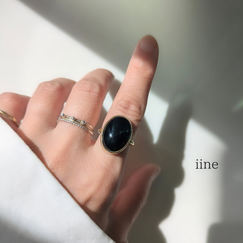 シルバー可】吸い込まれそうな美しい黒*天然石のオーバルリング