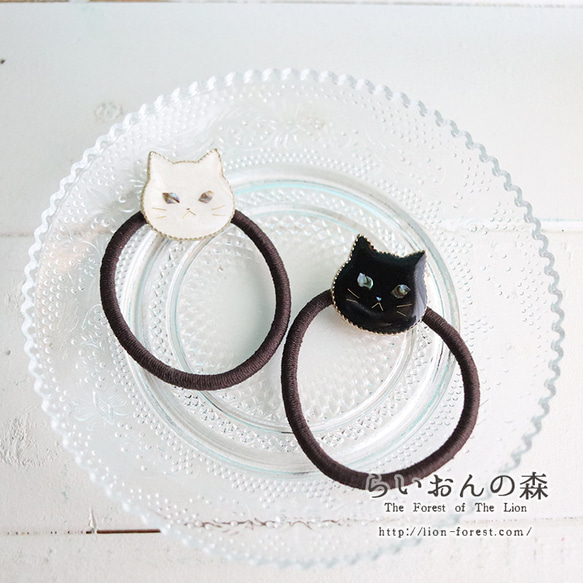 【受注生産】ウルウルおめめの猫ヘアゴム（クロネコさん）螺鈿風・ブラック・黒猫 7枚目の画像