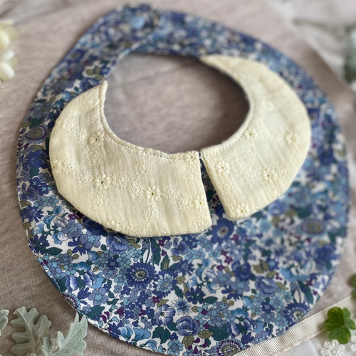 選べるイニシャル刺繍】丸襟スタイ（ブルーフラワー） スタイ