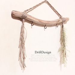 〜Drift Design〜　味わいキレイめ流木と造花のお洒落な３連キーフック　フック　インテリア　ディスプレイ 1枚目の画像