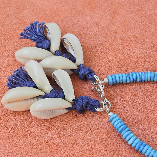 手作りカウリシェルブレスレット天珠で作りました。 カウリーシェルとボーンビーズのブレスレット ブレスレット