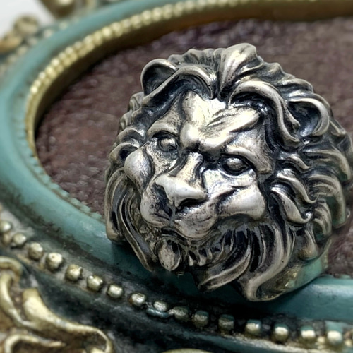 ライオンデザインリング 青紫ストーン付き ライオンデザインリング 青紫ストーン付き LION HEART 指輪