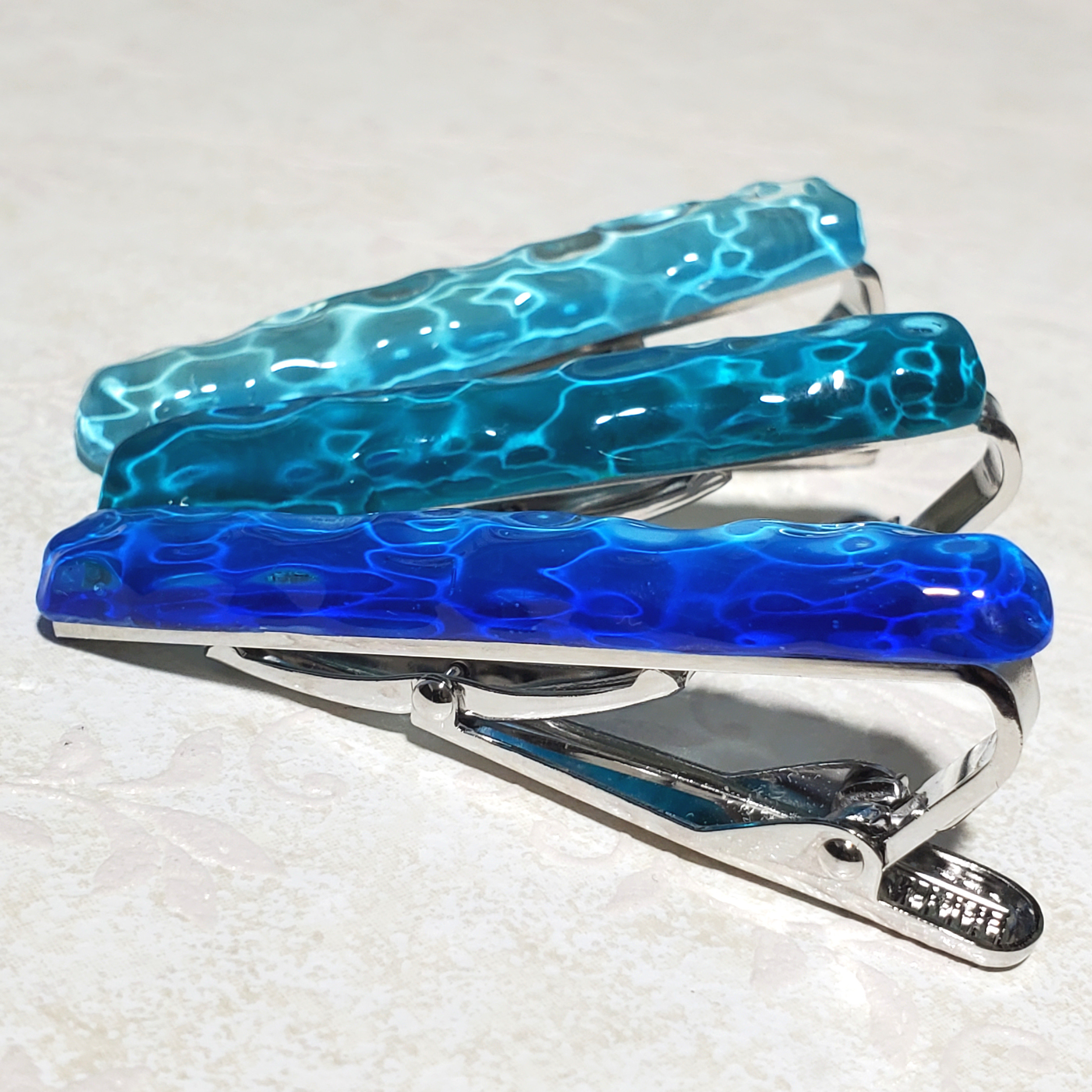 お仕事中にこっそり癒されてほしい 海色水面のネクタイピン