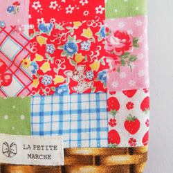 コップ袋　カゴいっぱいに「かわいい」を乗せて❁　パッチワーク風花柄　女の子　フリル巾着　 5枚目の画像