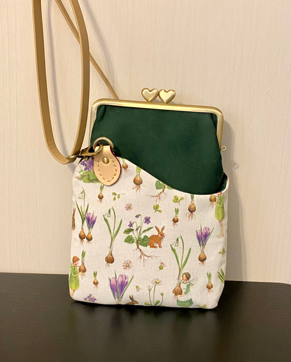 【creema限定】サコッシュ*がま口スマホショルダー*手帳型もOK*ドイツ輸入生地acufactum＊花の妖精グリーン 9枚目の画像