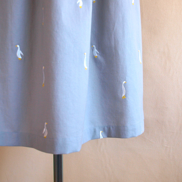 刺繍スカート グース グレー 4枚目の画像