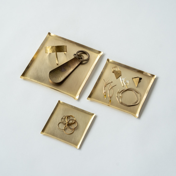真鍮の四角皿/M　アクセサリートレイ　菓子皿  minimal plate <square-M> / brass 8枚目の画像