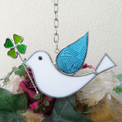 四つ葉のクローバーを運ぶ可愛い小鳥 ステンドグラス サンキャッチャー