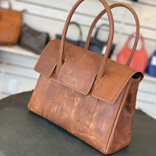 PRADA クロコダイル型押し バッグ 中型 心地よく