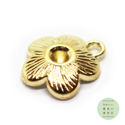 白いキュートな5弁の小花のエナメルチャーム（フラワー/ゴールド）9個セット #CE-0188 3枚目の画像