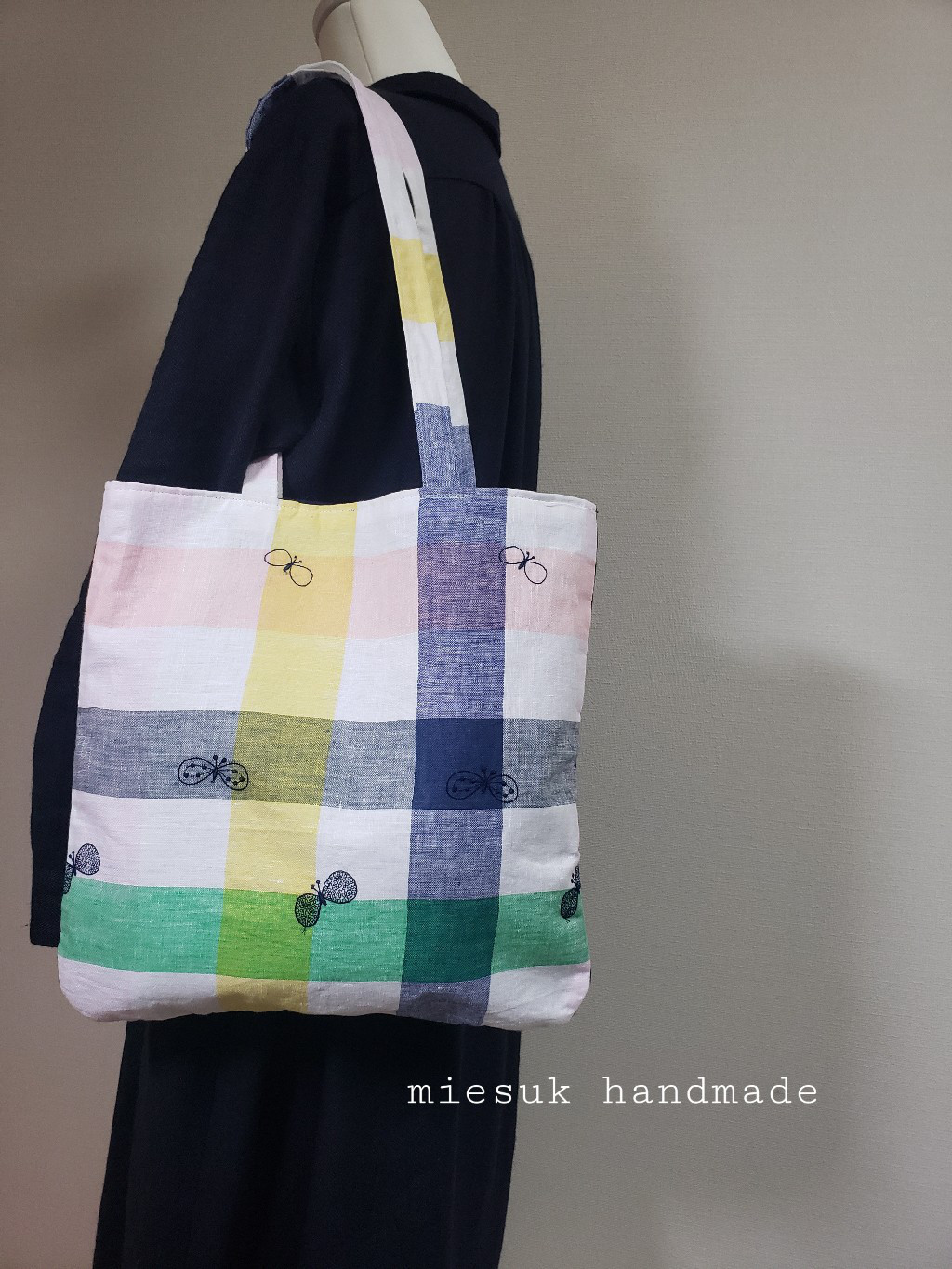 ミナペルホネン ちょうちょ トートバッグ リネン ネイビー マドラス