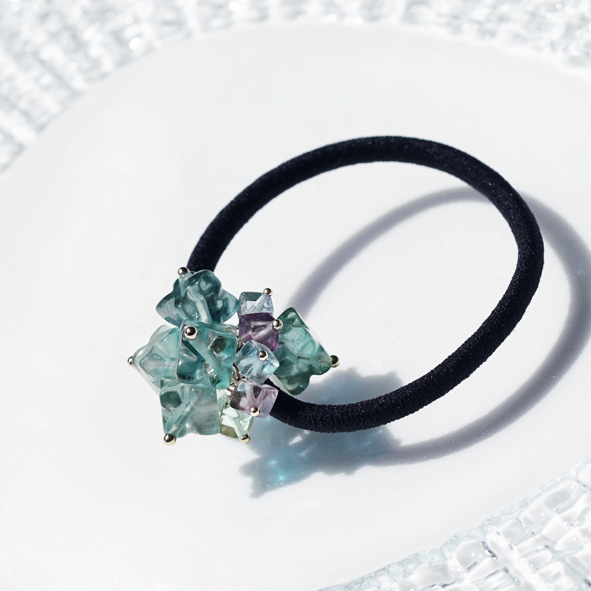 彫刻入り★フローライトを束ねた紫陽花色のヘアゴム/ポニーフック　～Aurora