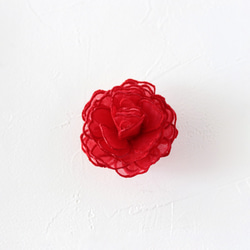 ルビー色のオーガンジー立体刺繍ラナンキュラス✿ポニーフック 2枚目の画像