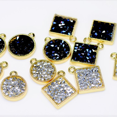 キラキラガラスのパーツ 1個 ハンドメイド素材 ビーズ Crisys 通販  