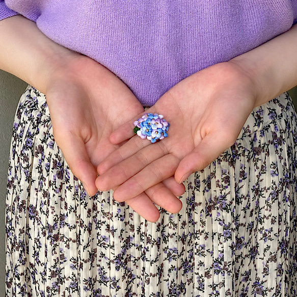 刺繍糸で編んだ紫陽花ブローチ 9枚目の画像