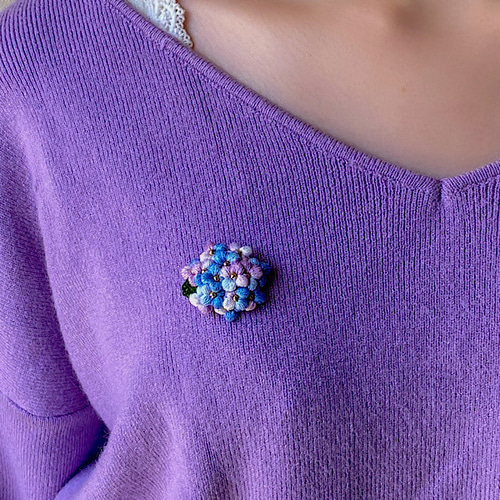 刺繍糸で編んだ紫陽花ブローチ ブローチ 三日月0414 通販 13998783