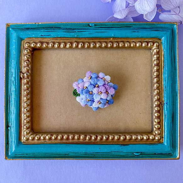 刺繍糸で編んだ紫陽花ブローチ 5枚目の画像