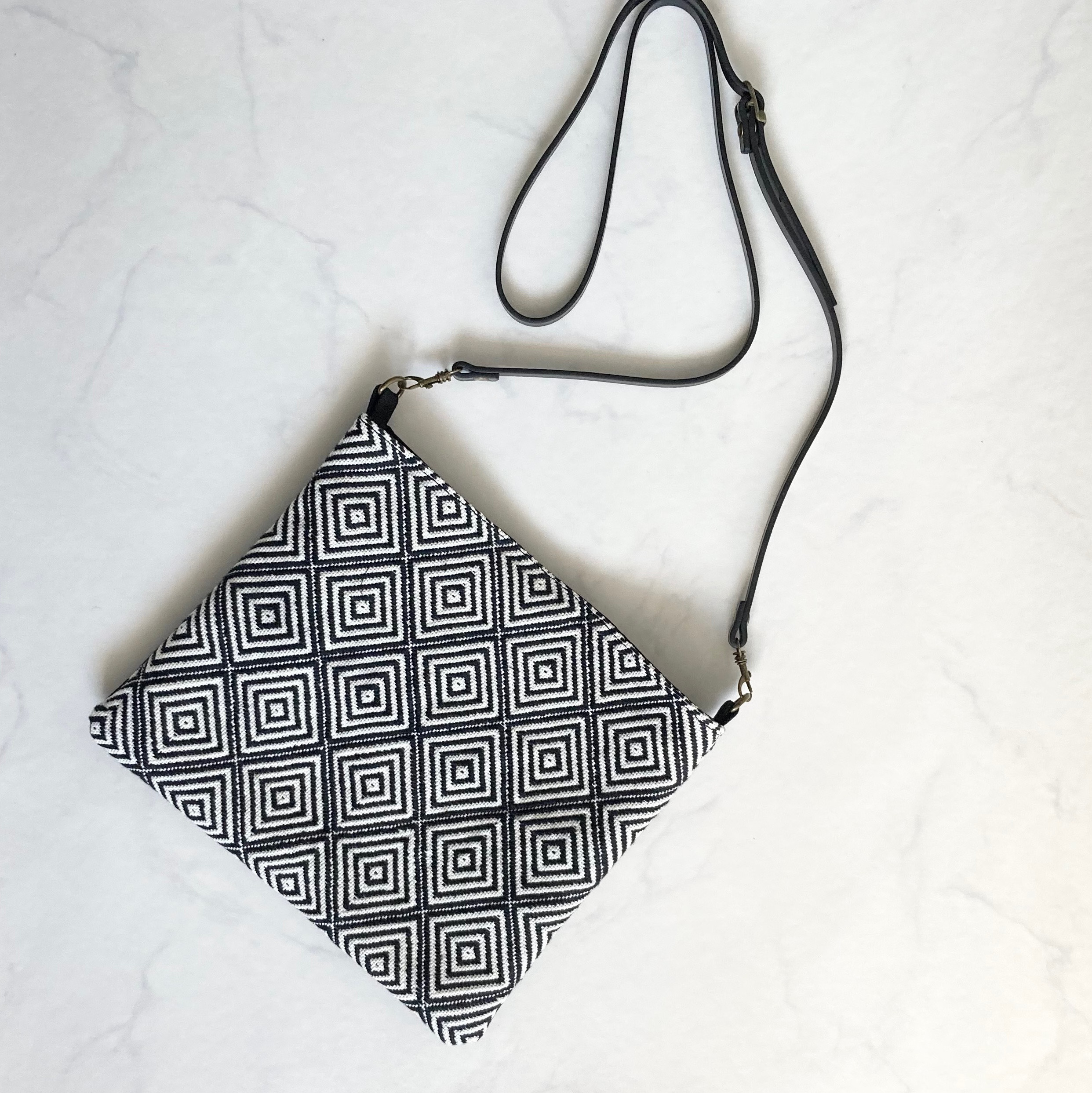 こぎん刺し片面総刺し四角いサコッシュ 6,320円