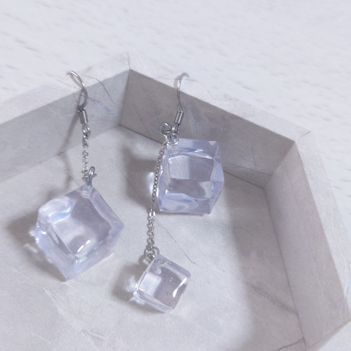涼し気な氷のクリアピアス・イヤリング ピアス（フック・チェーン 