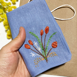 リネン手刺繍ハンカチ「草花」30cm×30cm　様々な色 6枚目の画像