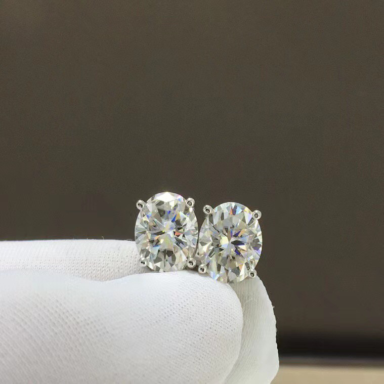 【合計4カラット 】輝くモアサナイト ピアス s925