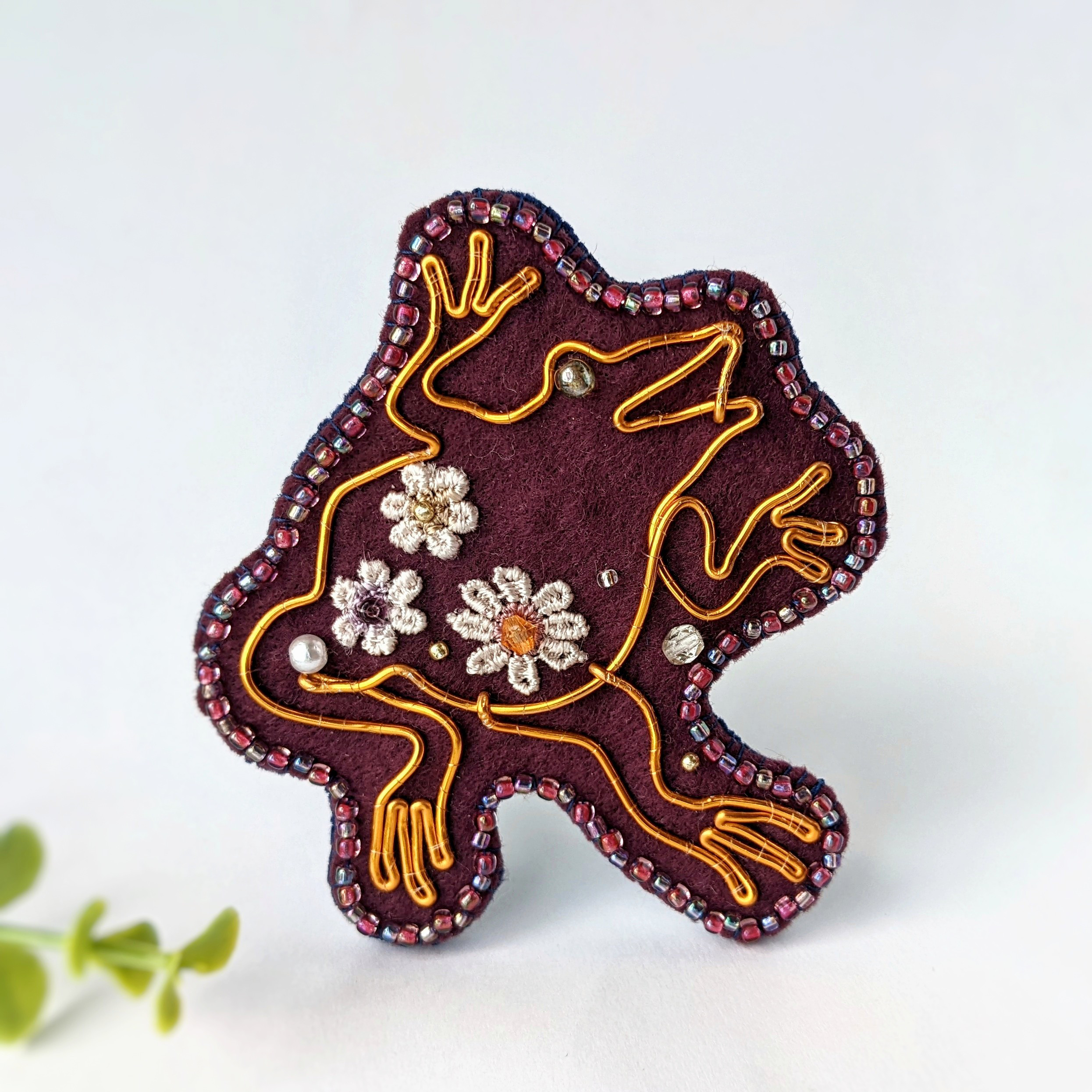 キラキラ カエル、ワニ立体アニマル　ビーズ刺繍ブローチ imgrc0111200678.jpg