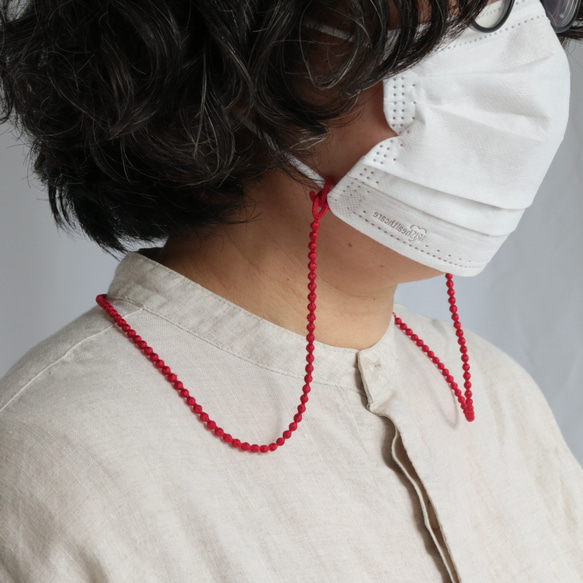 【ネックレスにもなる】実用的なマスクコード　シルク製　刺繍　シンプル　金属アレルギー　シルク　ストラップ 1枚目の画像