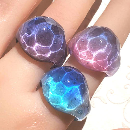 ときどき眺めて癒されてほしい 梅雨いろ水面のガラスリング minamo