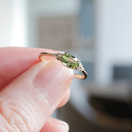 ペリドット＆ダイヤモンド K18リング オーバルカット ~Ello Ulmia~ 8月  