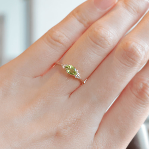 ペリドット＆ダイヤモンド K18リング オーバルカット ~Ello Ulmia~ 8月  
