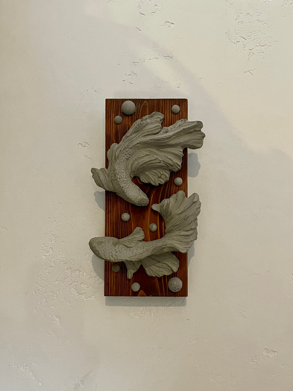 彫刻アート / 壁掛け / 熱帯魚 / ベタ / 左官屋てづくりの一点物 / モルタル造形 2枚目の画像