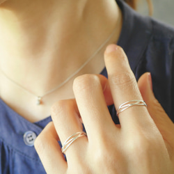 開口戒指/耳夾 925銀 / 一組兩個鬆散編織的戒指，也可作耳夾佩戴 第2張的照片