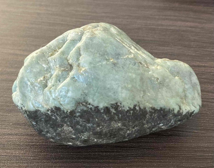 あわ貴石ギャラリーの美しい希少な天然翡翠（ジェダイト）原石！