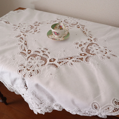 花柄手刺繍 テーブルクロス　ヴィンテージ　ハンドメイド　レースクロス 花柄手刺繍 テーブルクロス ヴィンテージ ハンドメイド レース